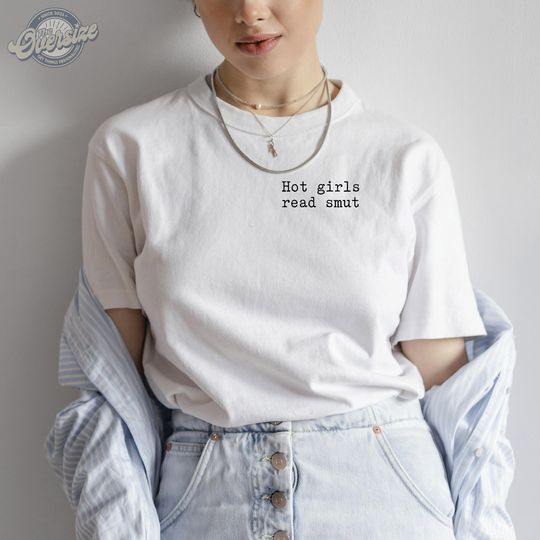 Discover Hot Girls Read Smut Simple Funny Saying T-shirt