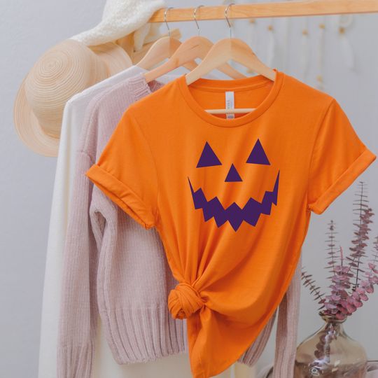 Discover Minimalist Pumpkin Witch Halloween T-Shirt