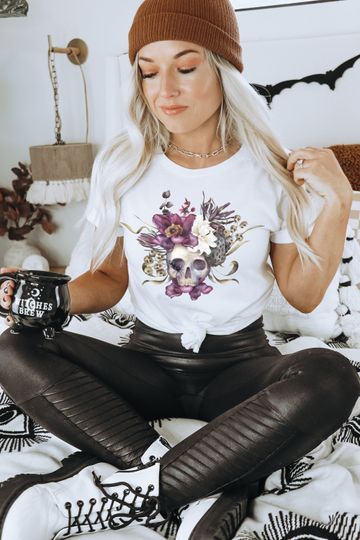 Discover FLORAL SCULL GOTHIC T-Shirt, Halloween Shirt, Witchy Woman Gift, Wiccan Shirt, Floral Skull Spider Boho Graphic Tee, Spooky Scary Season Tee