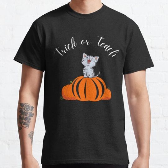 Discover Trick or Trick Cute Cat with Pumpkins T-shirts