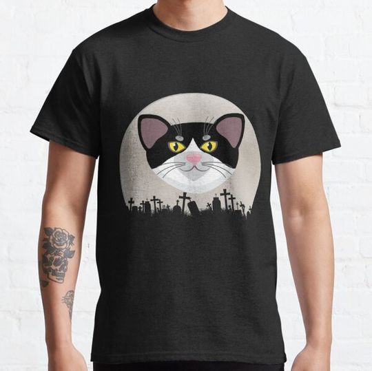 Discover Vintage Scary Halloween Black Cat and Moon T-shirts