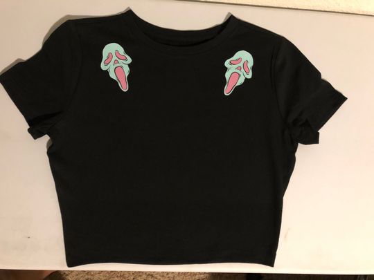 Discover Scream halloween crop top shirt, ghost face, scream, horror, goth, kawaii scream face
