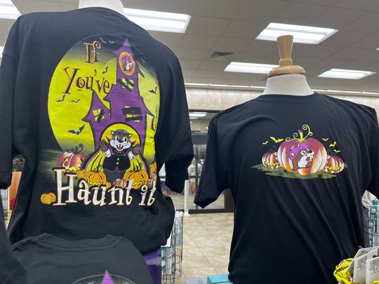 Discover Bucees If youve Got It Haunt It Halloween T-Shirt