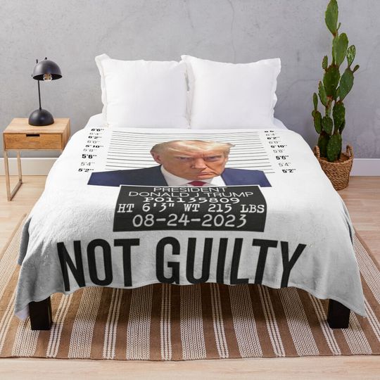 Discover Donald Trump Police Mugshot Photo Throw Blanket