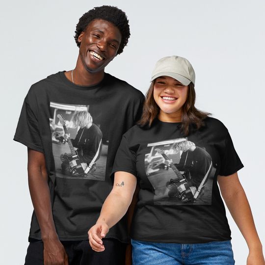 Discover Kurt Cobain Legend Guitarist T-Shirt
