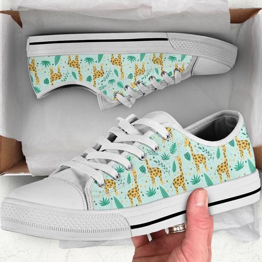 Discover Giraffe Women's Low Top Sneakers