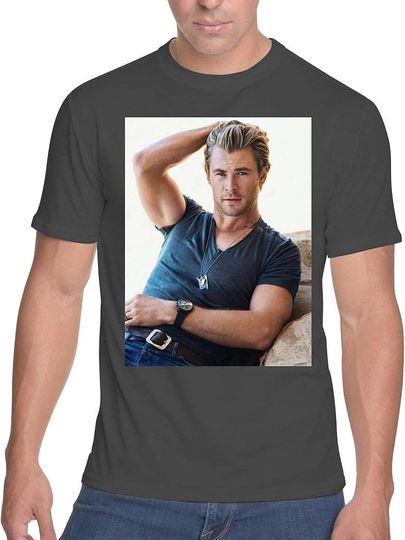 Discover Middle of the Road Chris Hemsworth - Men's Soft & Comfortable T-Shirt