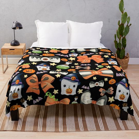 Discover Halloween seamless pattern Throw Blanket