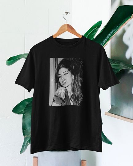 Discover Amy Winehouse photo t-shirt|Amy Winehouse merch tshirt
