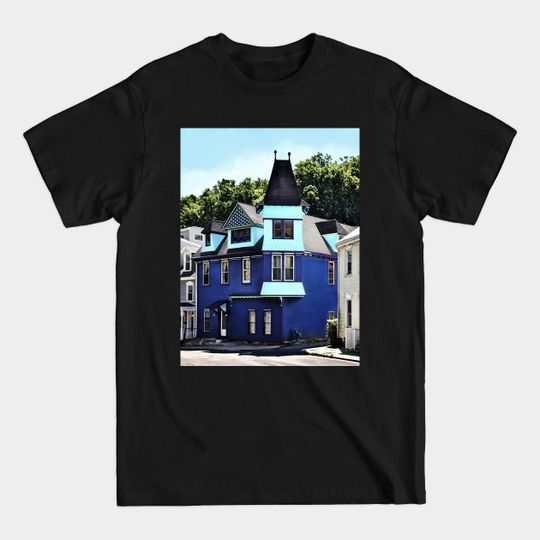 Discover Jim Thorpe PA - Street With Blue Building - Jim Thorpe Pa - T-Shirt