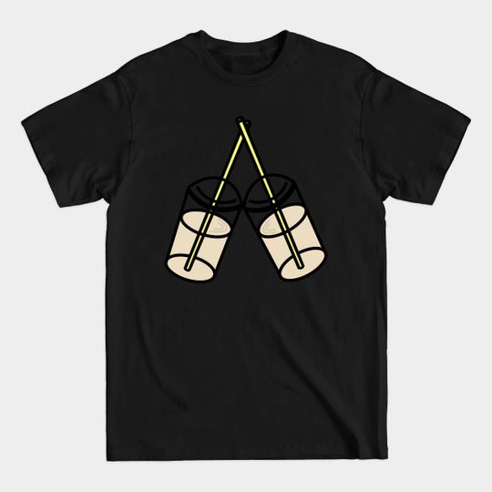 Discover Plastic coffee cups toasting - Coffee - T-Shirt