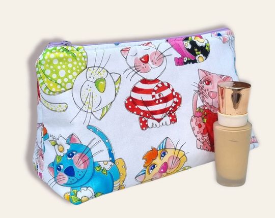 Discover Cats Makeup Cosmetic Bag