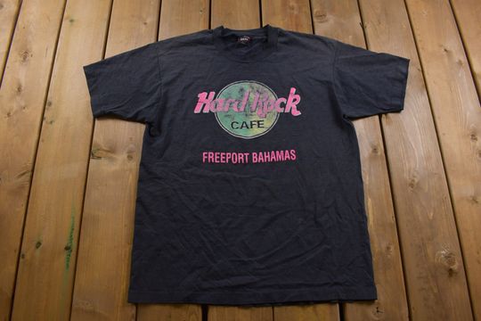 Discover Vintage 1990s Hard Rock Caf Bahamas T-Shirt