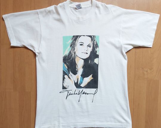 Discover Rare Vintage 1993 Trisha Yearwood Hearts in Armor Tour T-Shirt