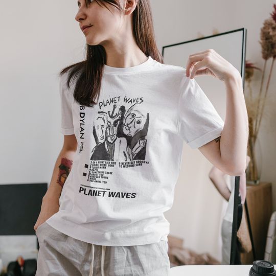 Discover Bob Dylan - Planet Waves Album Poster Tshirt