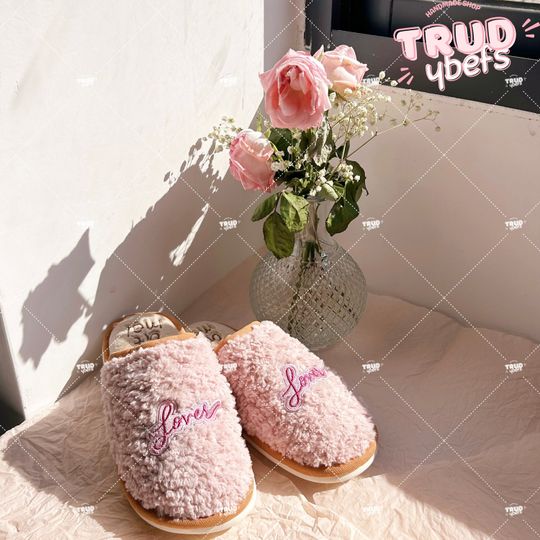 Discover Trudybefs Christmas pink handmade Embroidery patch Slippers