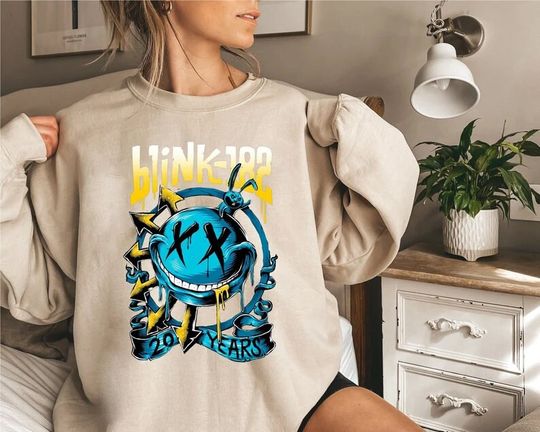 Discover Vintage B182 World Tour Shirt