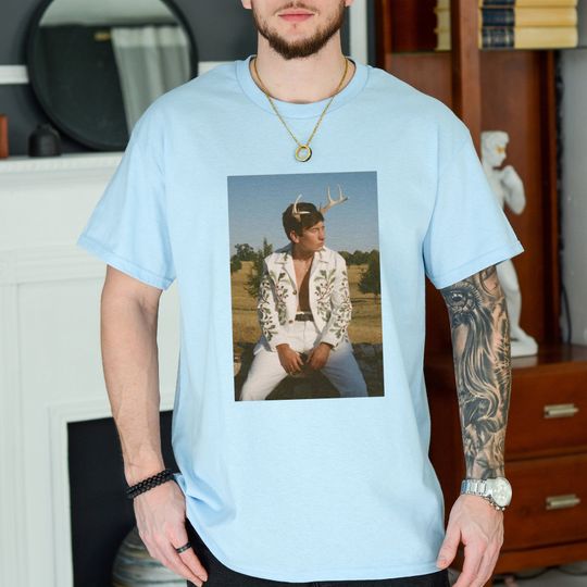 Discover Saltburn Barry Keoghan Unisex Tshirt, Vintage Music 90s T-shirt