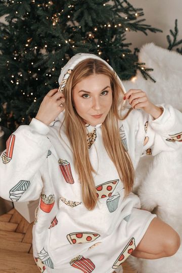 Discover Fluffy Women's Knee-length Oversize Blanket with Hood. Thick Wearable Blanket