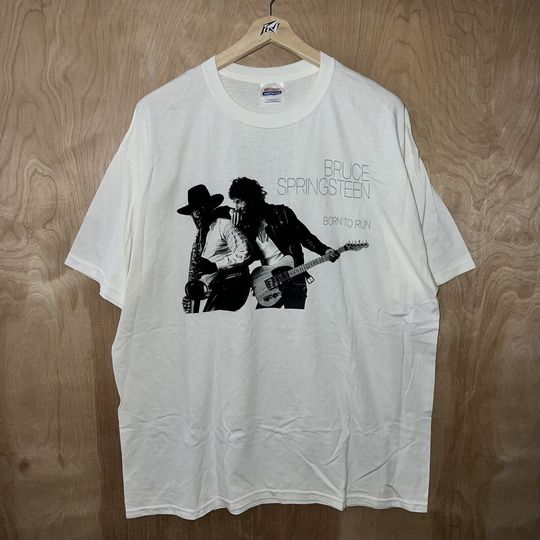 Discover BRUCE SPRINGSTEEN BORN TO RUN