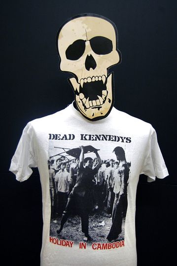 Discover Dead Kennedys - Holiday in Cambodia - T-Shirt