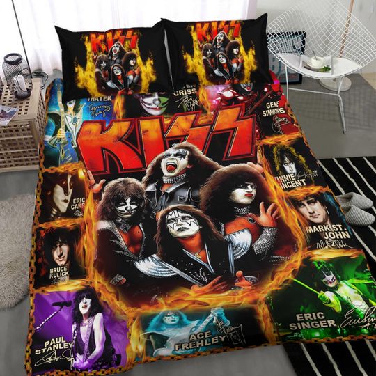 Discover KIS BLACK BEDDING SET