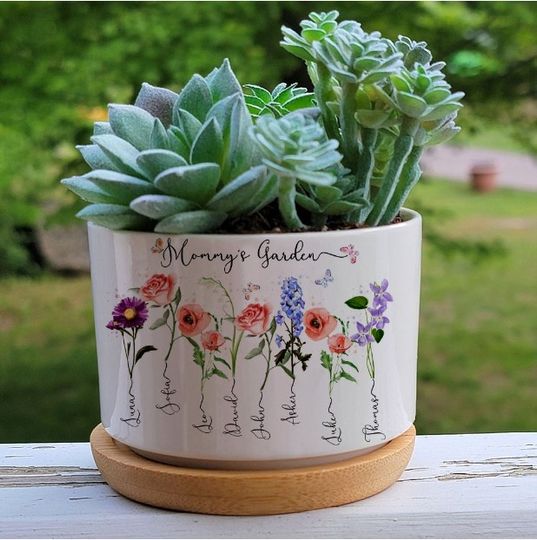 Discover Custom Mom's Garden Plant Pot With Kids Name and Birth Month Flower For Mother's Day