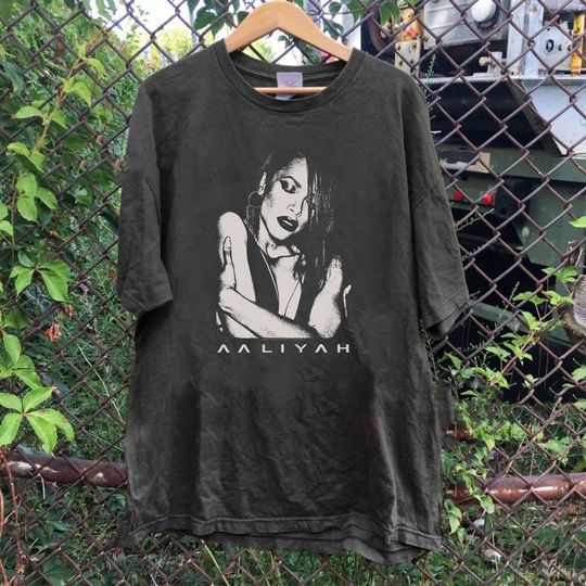 Discover Aaliyah Vintage Concert T-Shirt