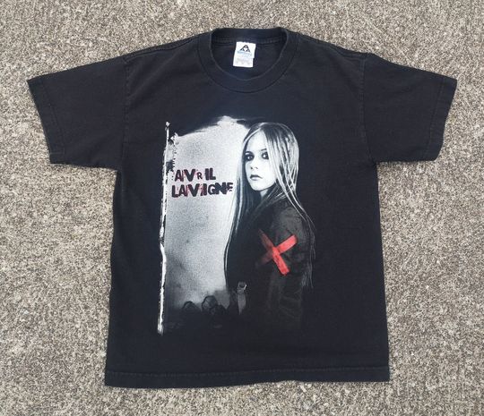 Discover Vintage 2004 Avril Lavigne "Under my Skin" Tour