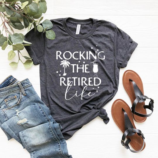 Discover Funny Retired Gift T-Shirt for Her - Great Grandma Gift
