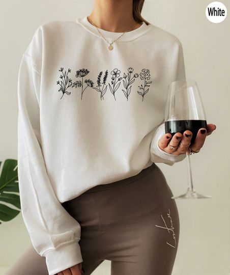Discover Wildflower Sweatshirt, Women's Floral Sweatshirt, Botanical Gift for Women, Cute Flower Sweatshirt