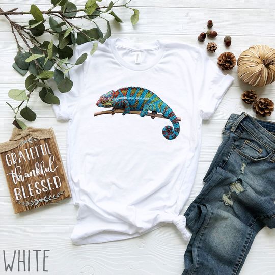 Discover Colorful Blue Chameleon T-Shirt Gift for Chameleon Owner