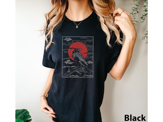 Discover Gothic Raven Red Moon Tarot Card T-Shirt Witchcore Dark Academia Crow Gift