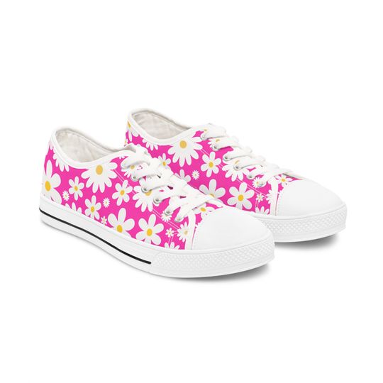 Discover Daisy Wildflowers Pink Background Women's Low Top Sneakers