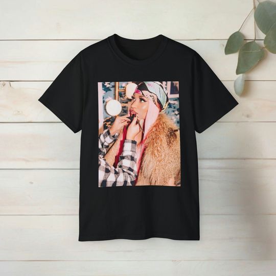 Discover Nicki Minaj Lips Tour T-Shirt