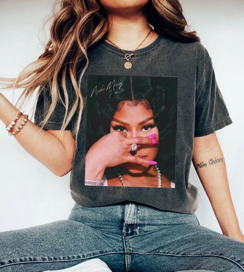 Discover Nicki Minaj Gift Graphic T-Shirt