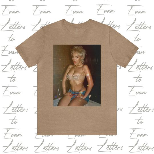 Discover Doja Cat Posed Vintage and Distressed T-Shirt