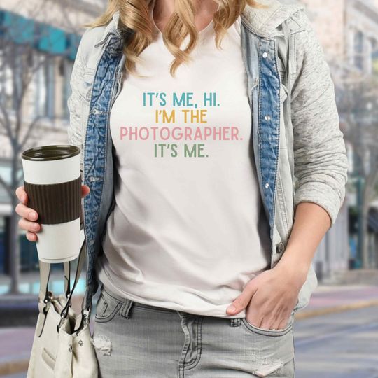 Discover It's Me Hi I'm the Photographer It's Me T-Shirt