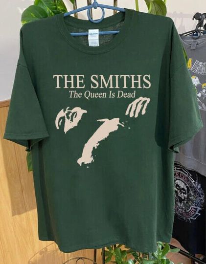 Discover The Smiths Band The Queen Is Dead Green T-shirt