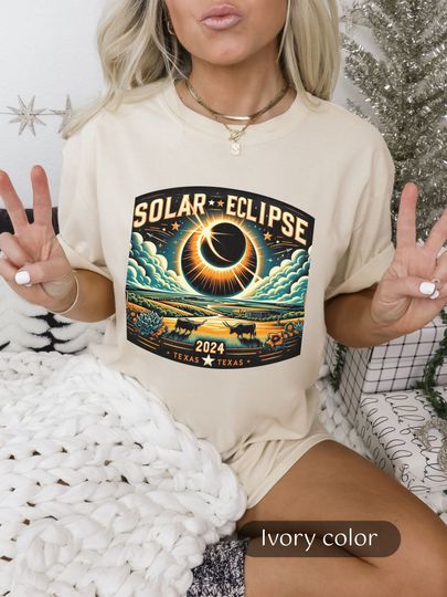 Discover Texas Path Total Solar Eclipse Shirt, Boho Sun and Moon Vintage Aesthetic T-Shirt