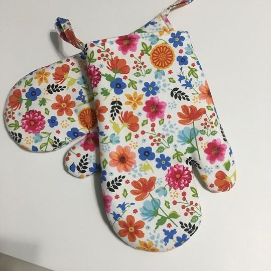 Discover Spring Flower Oven Mitt