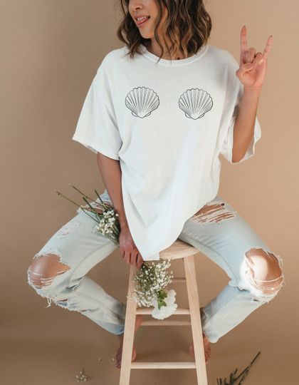 Discover Sea Shell Bra Mermaid Bachelorette Party T-Shirt