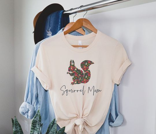 Discover Squirrel Mama Pet Owner T-Shirt