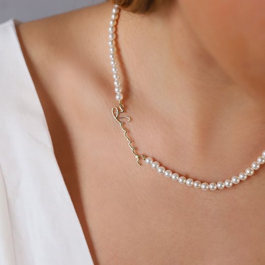 Discover Personalized Pearl Name Necklaces