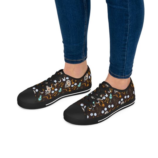 Discover Wizard school Women's Low Top Sneakers