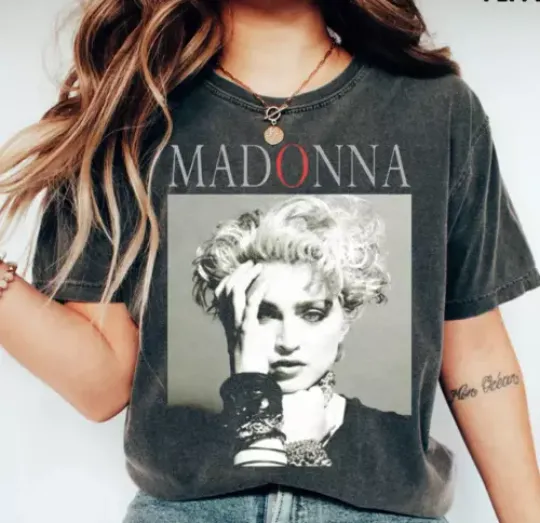 Discover Vintage Vintage Madonna Queen Of Pop T-Shirt