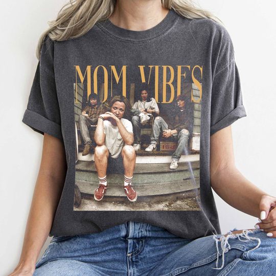 Discover Vintage 90s Mom Vibes T-Shirt