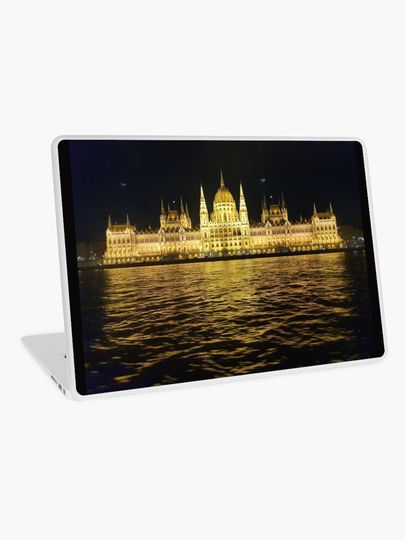 Discover Budapest gov danube | Laptop Skin