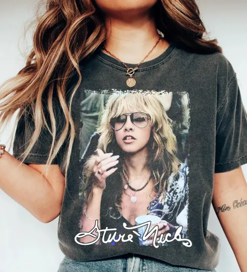 Discover Stevie Nicks Fleetwood Mac band 90s Rare design short sleeve T shirt