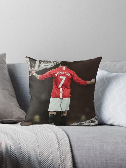 Discover Ronaldo Artwork Pillow